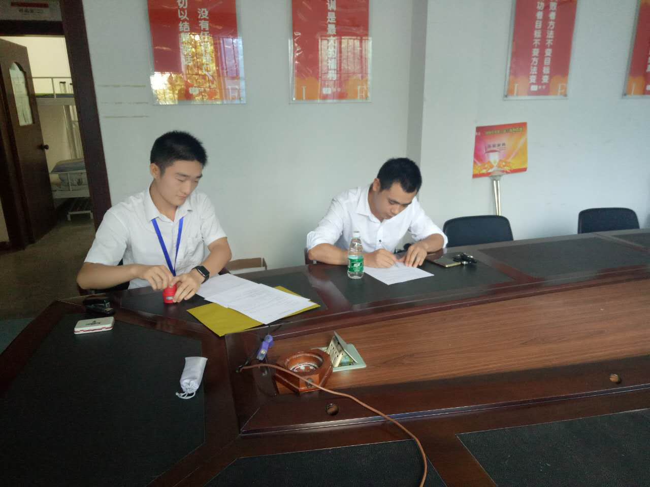 湖南客戶急切的采購宿舍上下鋪鐵床，是對我們產(chǎn)品的認可